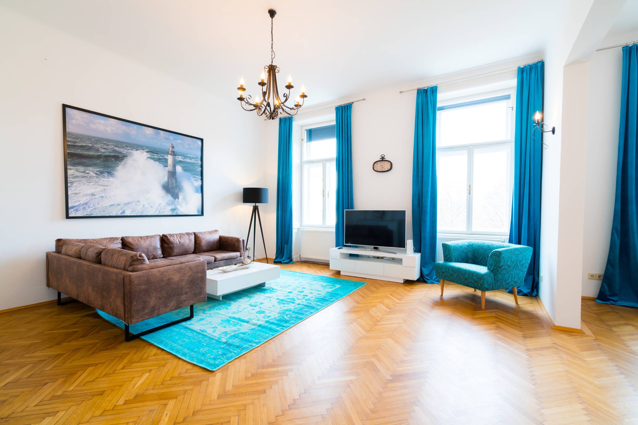 Property Image 1 - Luxurious Large Apartment with High Ceilings