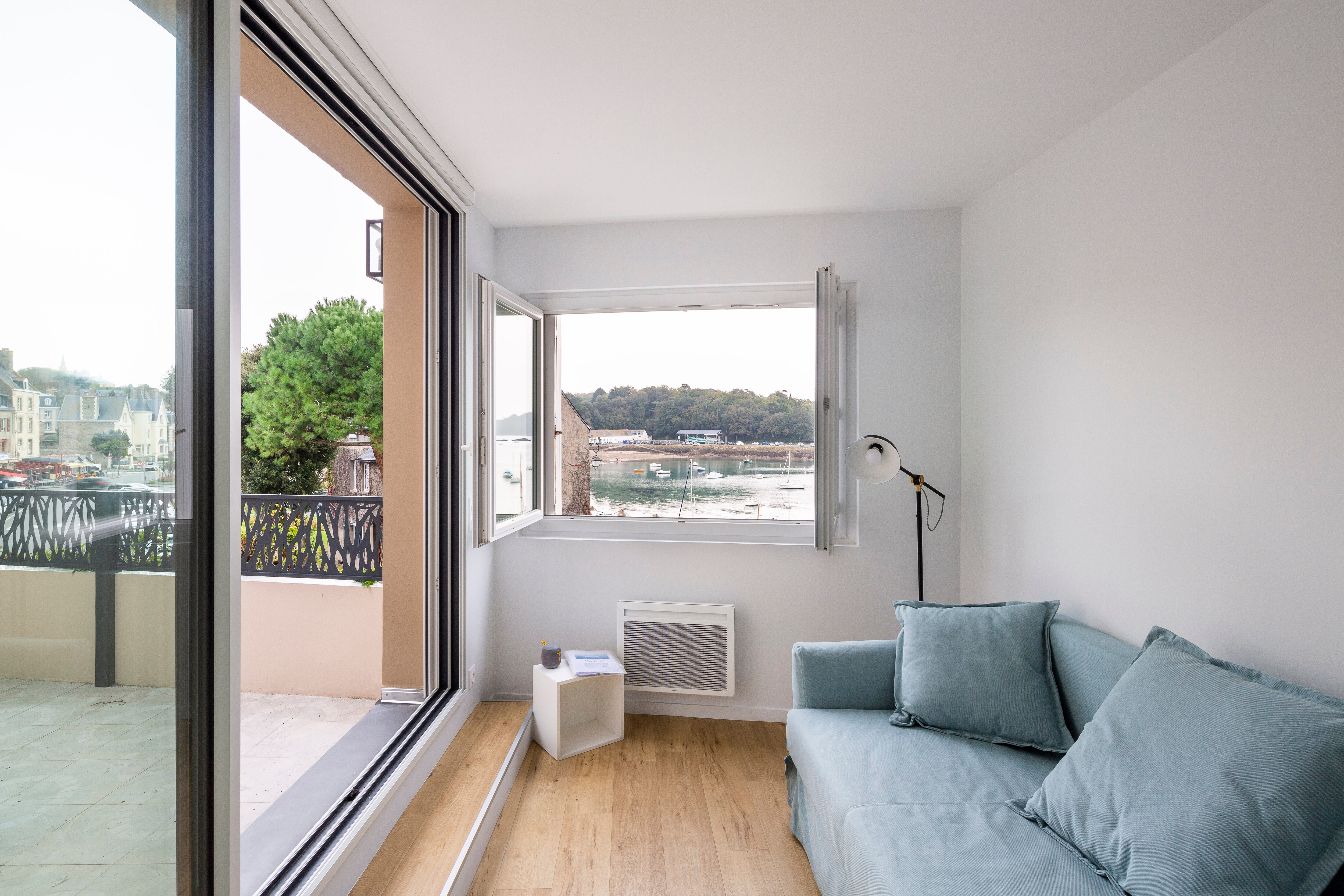 Property Image 1 - Delightful Apartment with Terrace Overlooking the Sea
