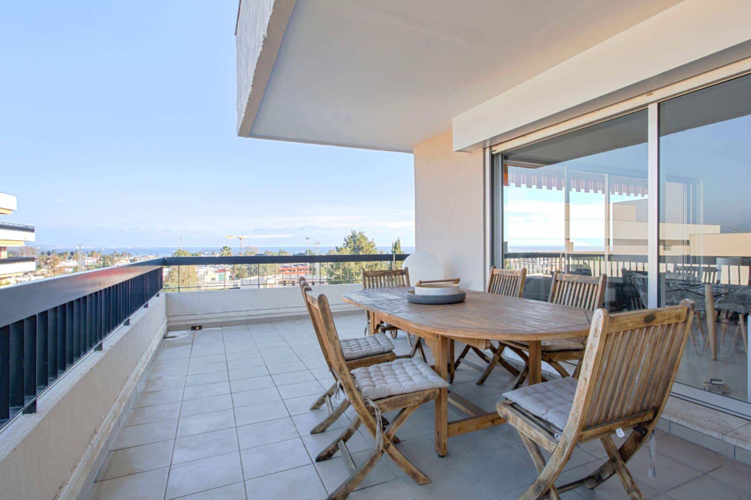 Property Image 2 - Two bedroom flat with terrace and parking in Villeneuve-Loubet