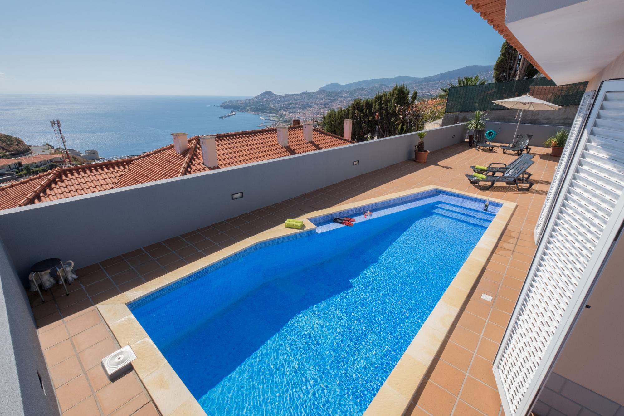 Property Image 2 - Spacious Holiday Villa with Superb View over Funchal