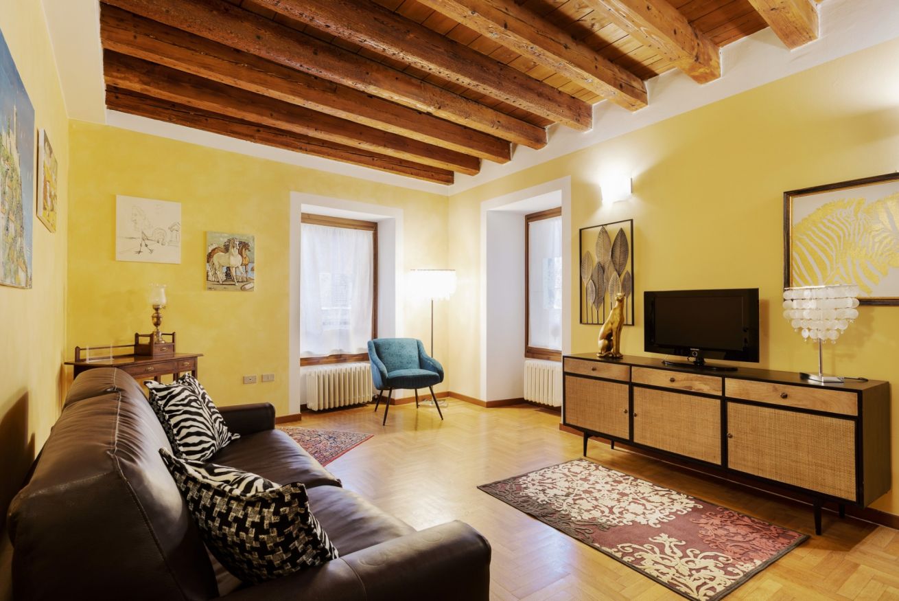 Property Image 1 - Capacious Bright Flat Located in the Heart of Verona