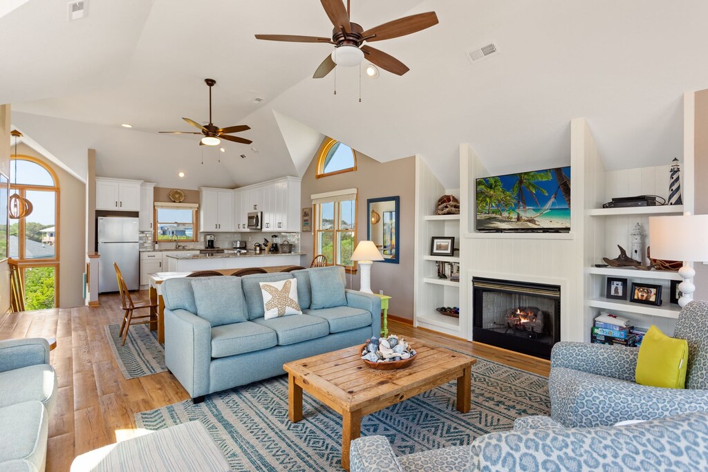 Spacious Living Area (Please note: Fireplace is NOT for guest use.