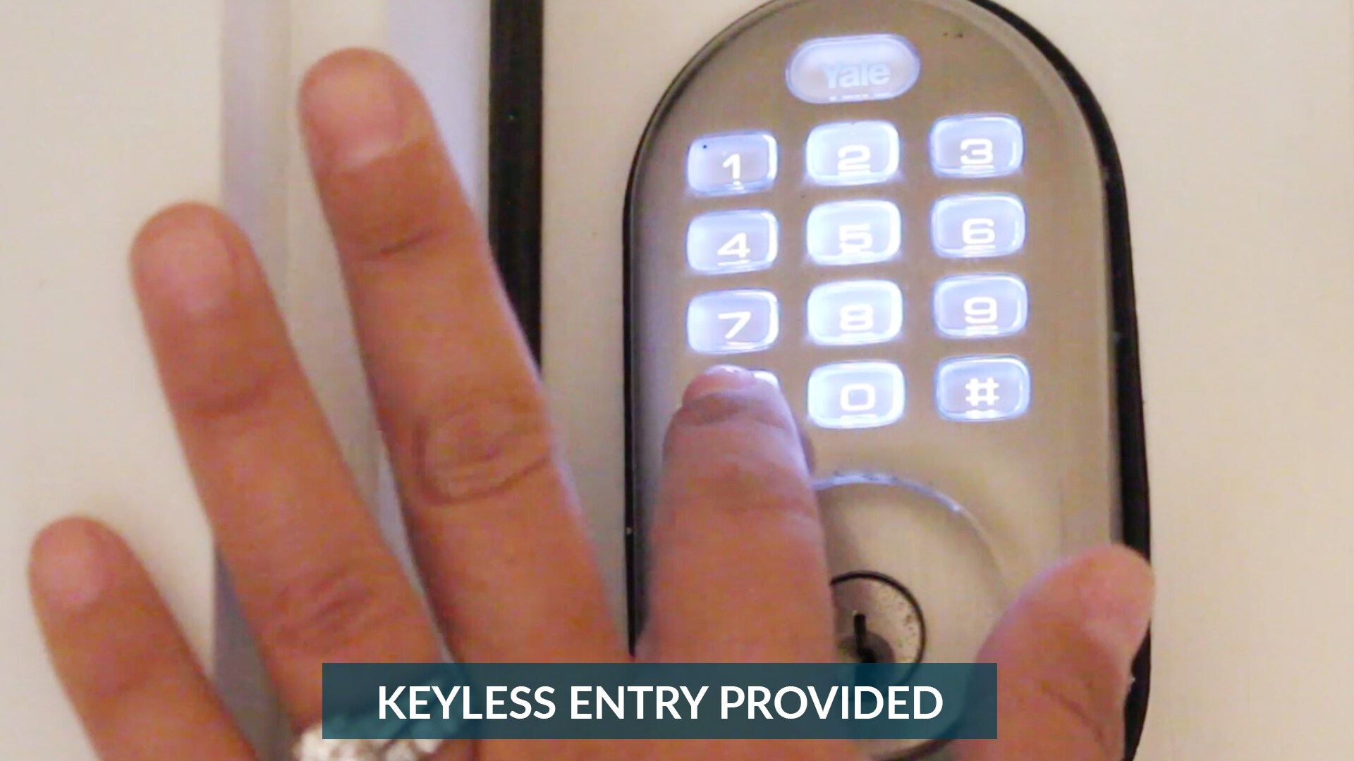 Contactless keyless entry provided.