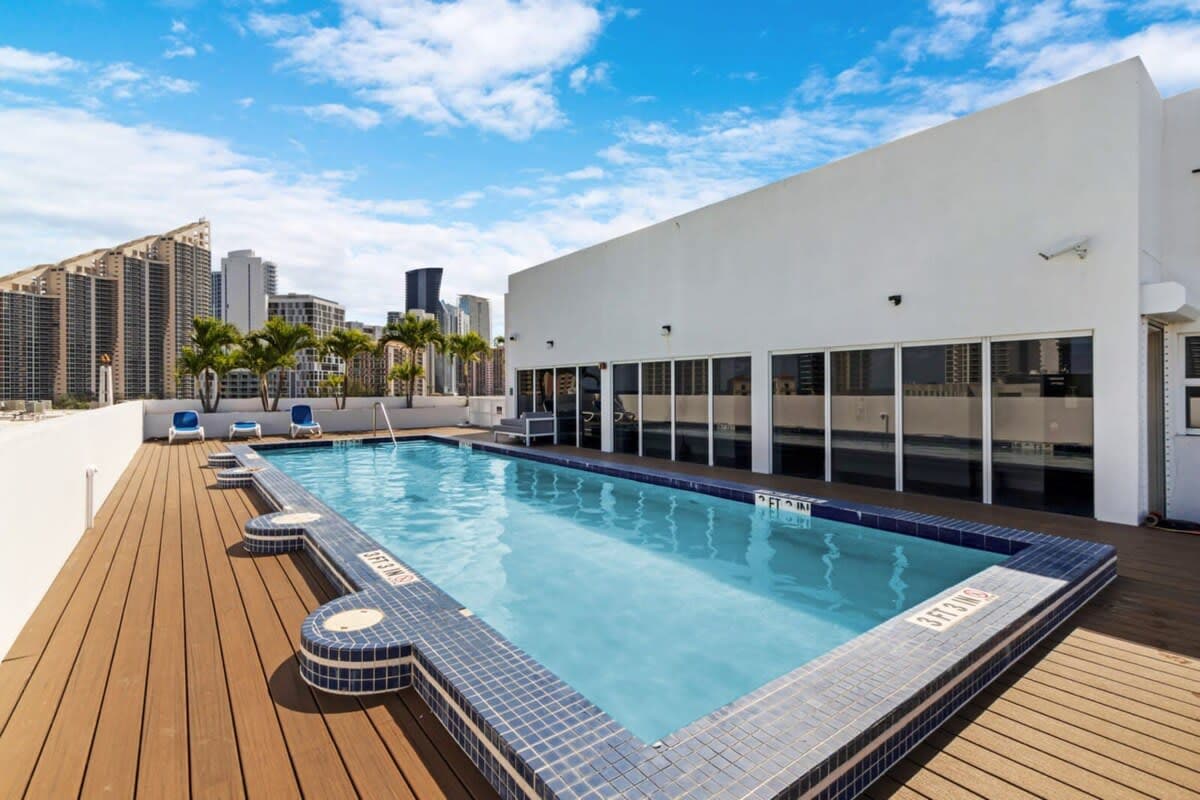 Property Image 2 - Sunny Isles | Rooftop Pool | 3 Bedroom