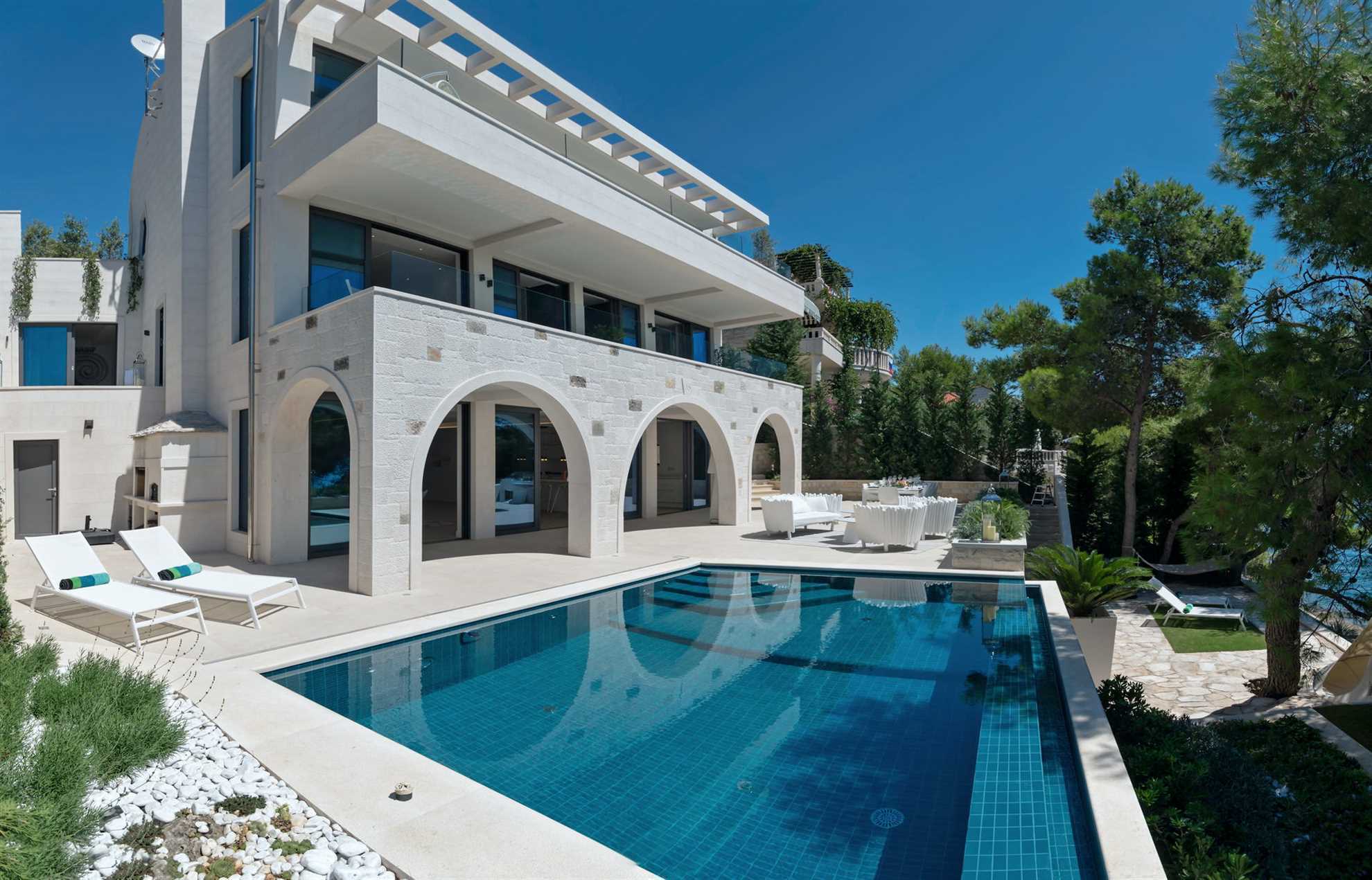 Property Image 2 - Grandiose Villa with Direct Sea Access