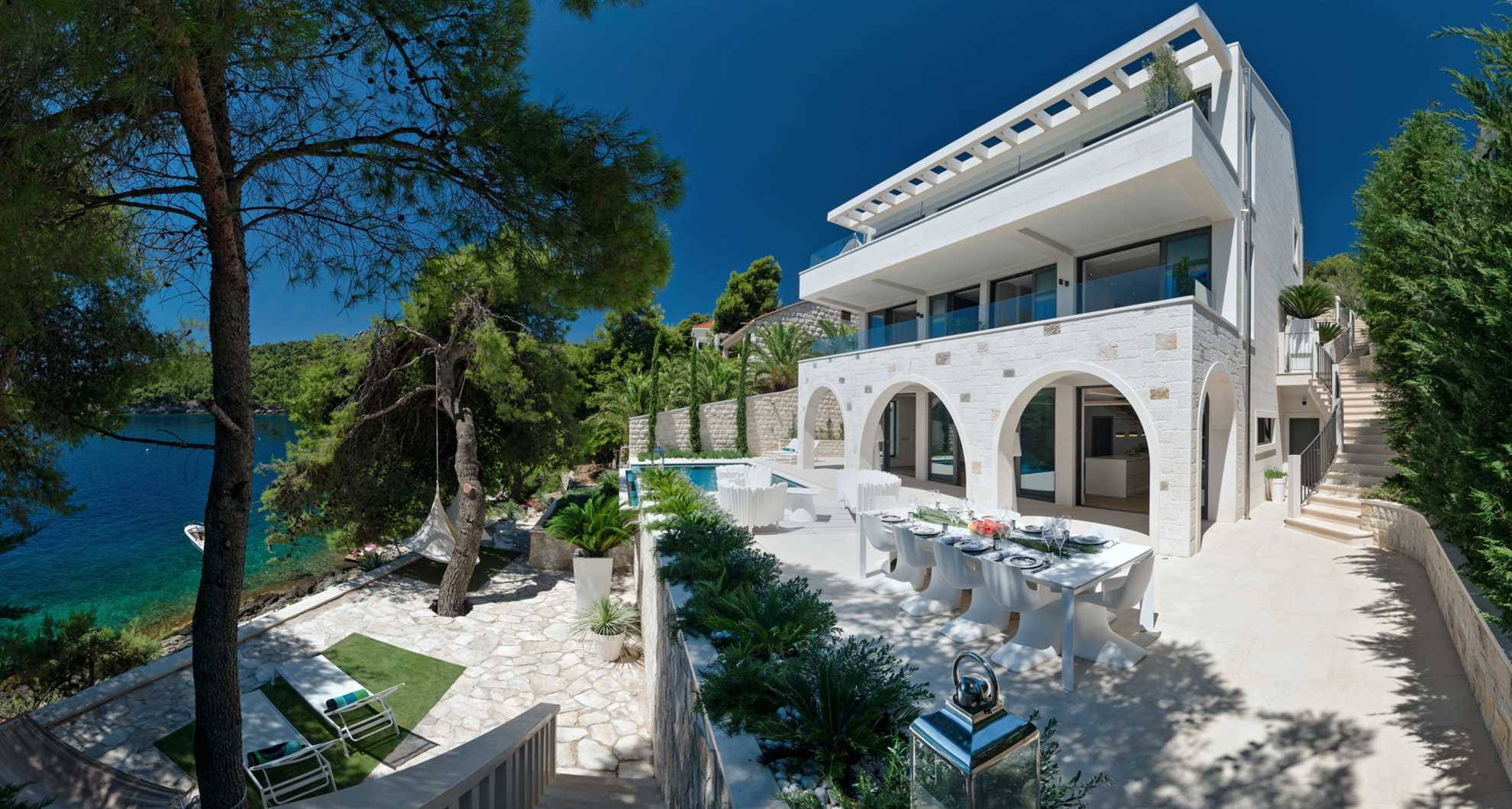Property Image 1 - Grandiose Villa with Direct Sea Access