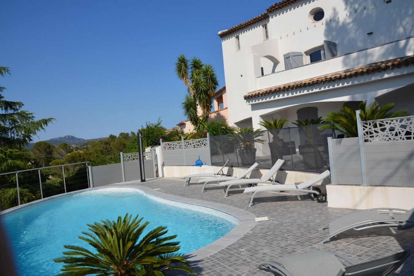 Property Image 2 - Modern 5 bedroom villa with pool and AC in the centre of Saint Raphael