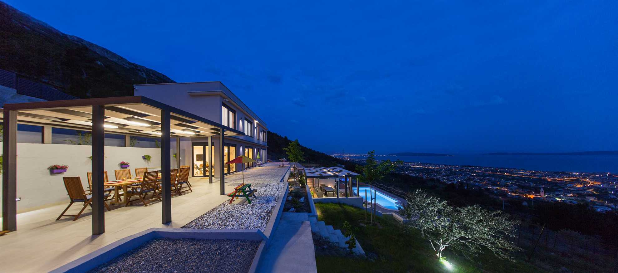 Property Image 1 - Grand Luxury Villa with the Most Relaxing Views