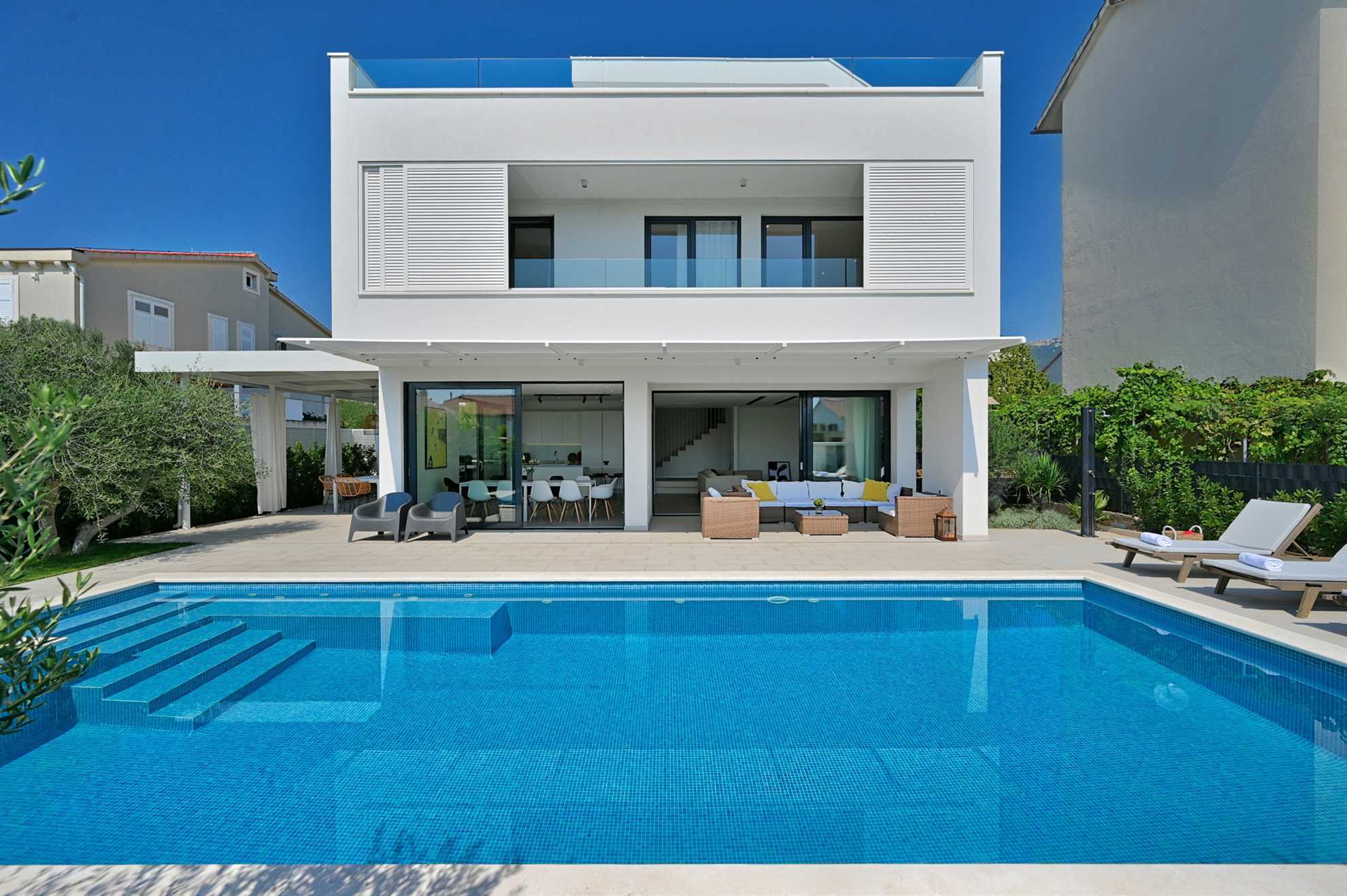 Property Image 2 - Peaceful Relaxing Villa near the Sea and City