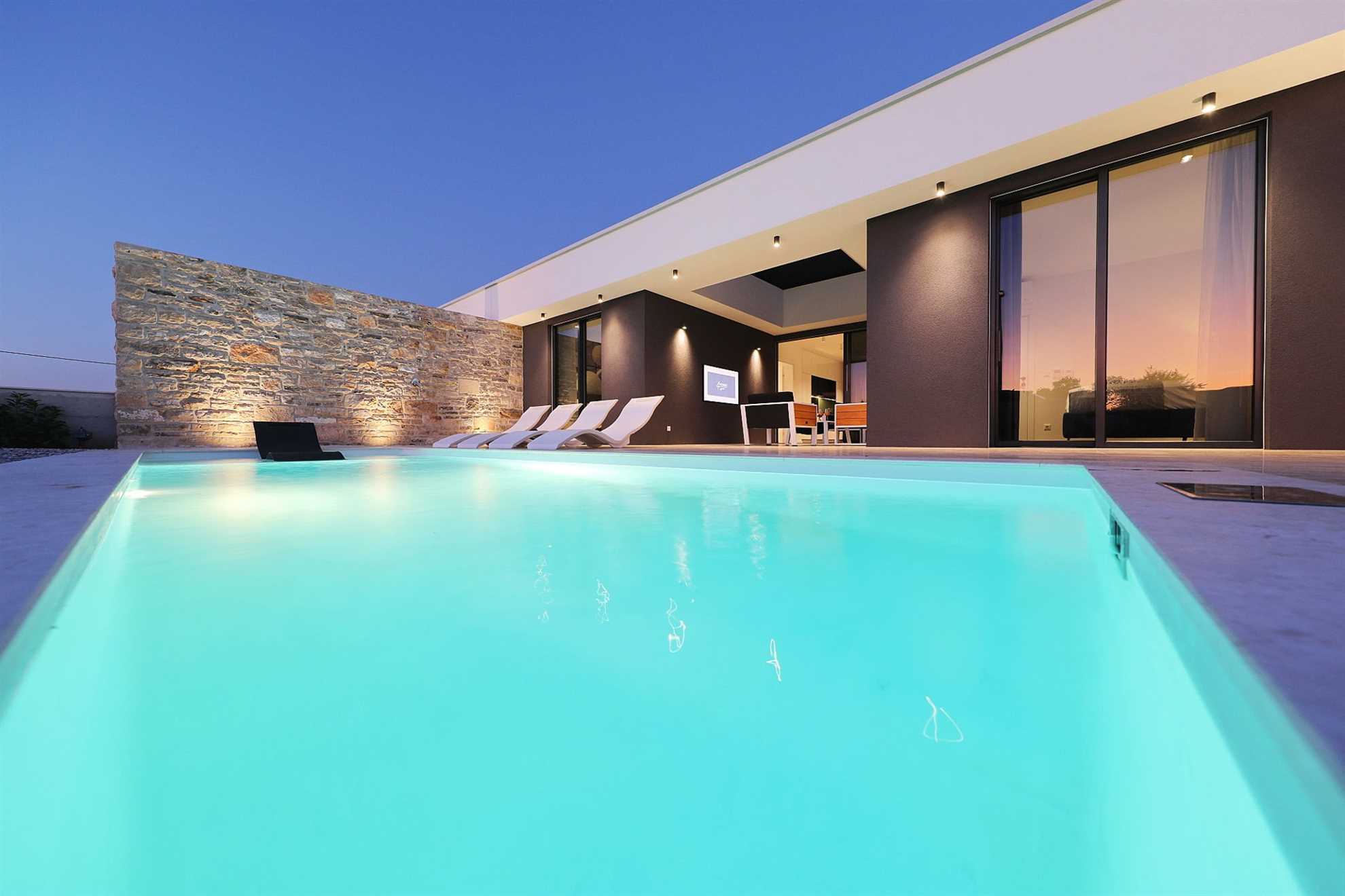Property Image 1 - Contemporary Equipped villa with pool and sundeck