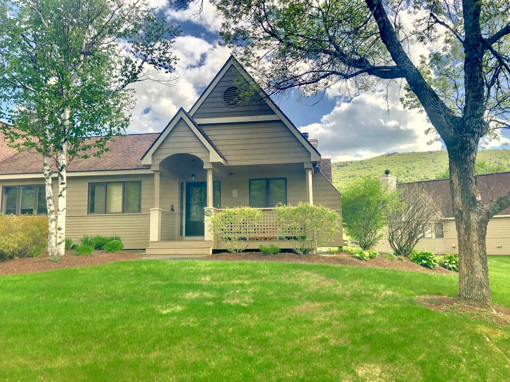 This sunny Fairway Village home is located steps away from the Mt. Washington Hotel golf course and minutes to Bretton Woods Ski Area!