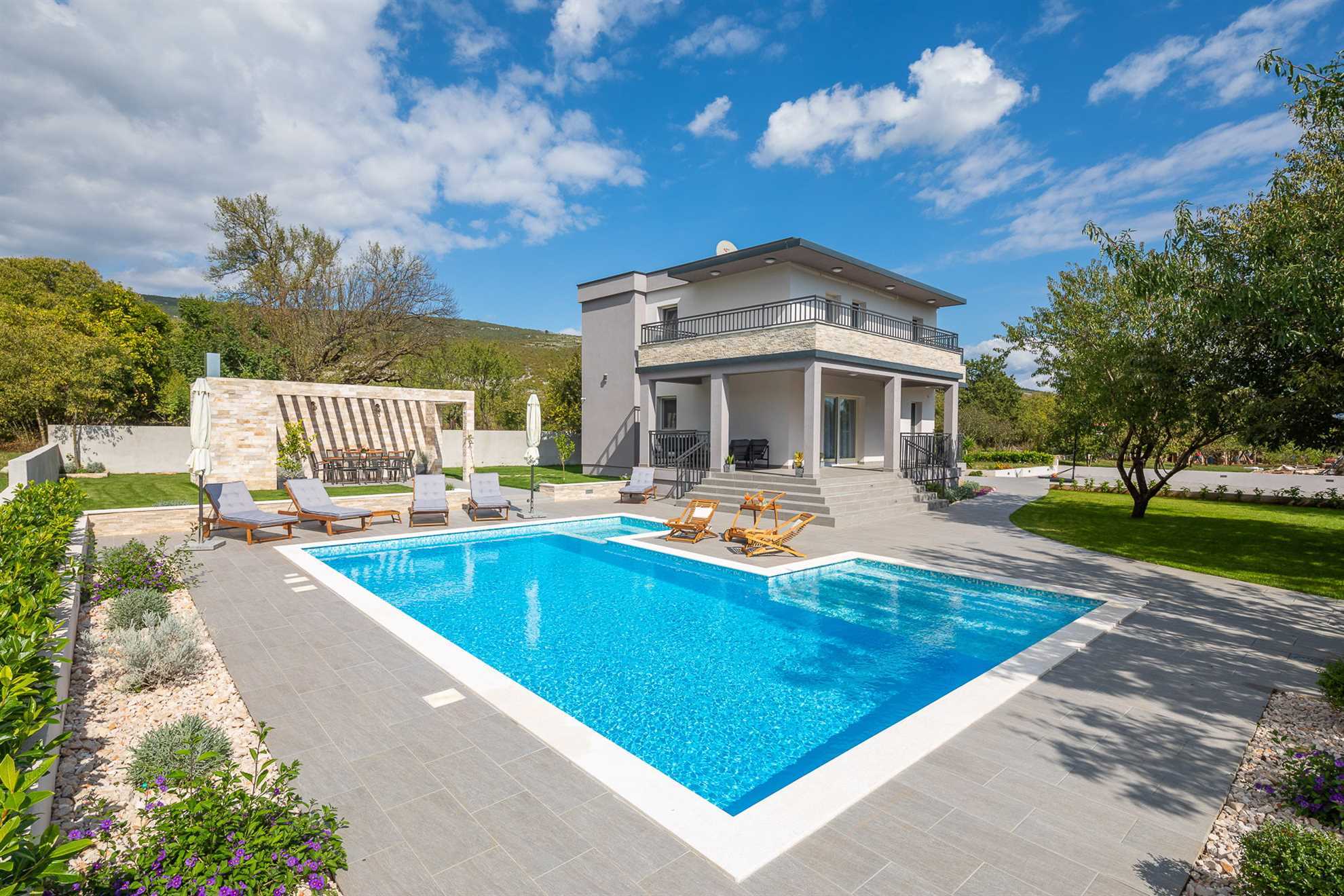 Property Image 2 - Luxurious Modern Villa with Large Alfresco and Pool