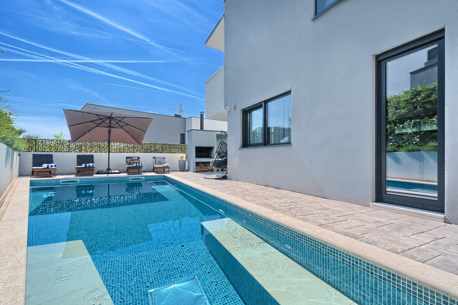 Property Image 2 - Gorgeous Holiday Villa with Pool and Private Garage