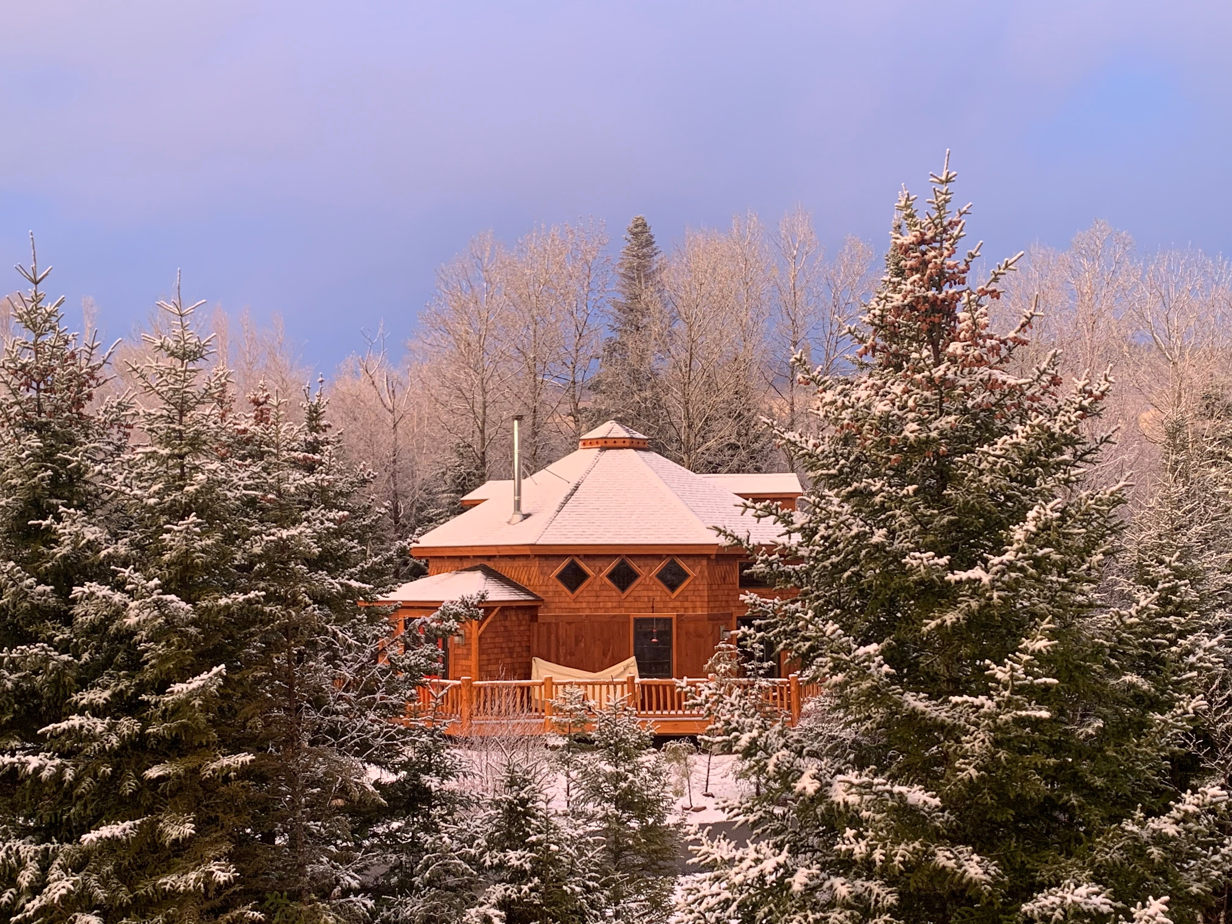 Property Image 1 - OR Luxury ’yurt-like’ home in Bretton Woods with private beach,  firepit, AC,  fishing and trails!