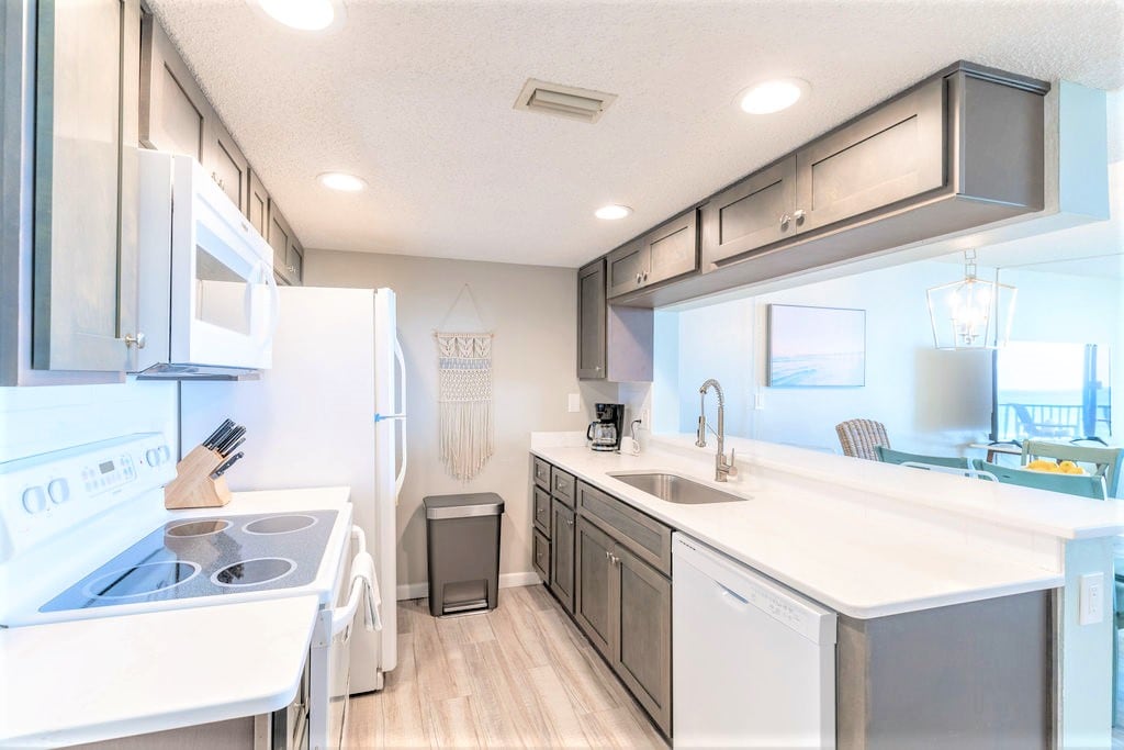 Gorgeous kitchen overlooking dining room, living room & ocean (dishes, cutlery, appliances & utensils are provided!)