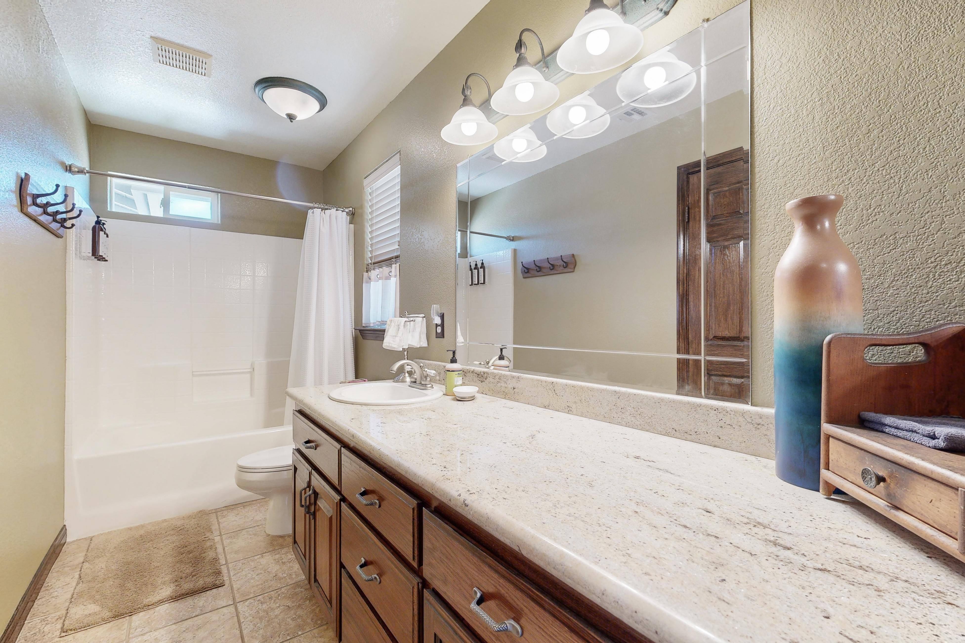 Wine Country Guest House - Vineyard & Mountain Views