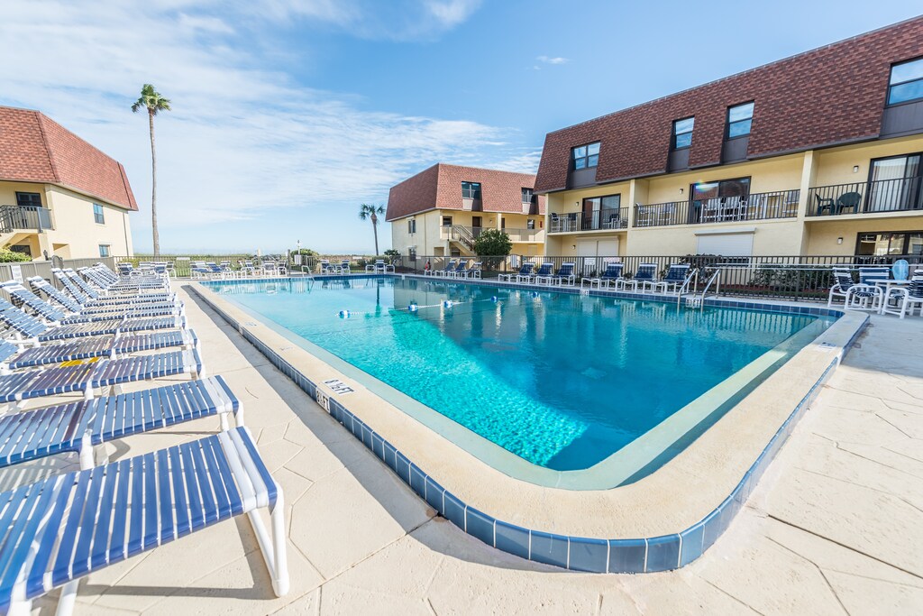 Lounge by the pool and soak up the Florida sunshine in total relaxation.