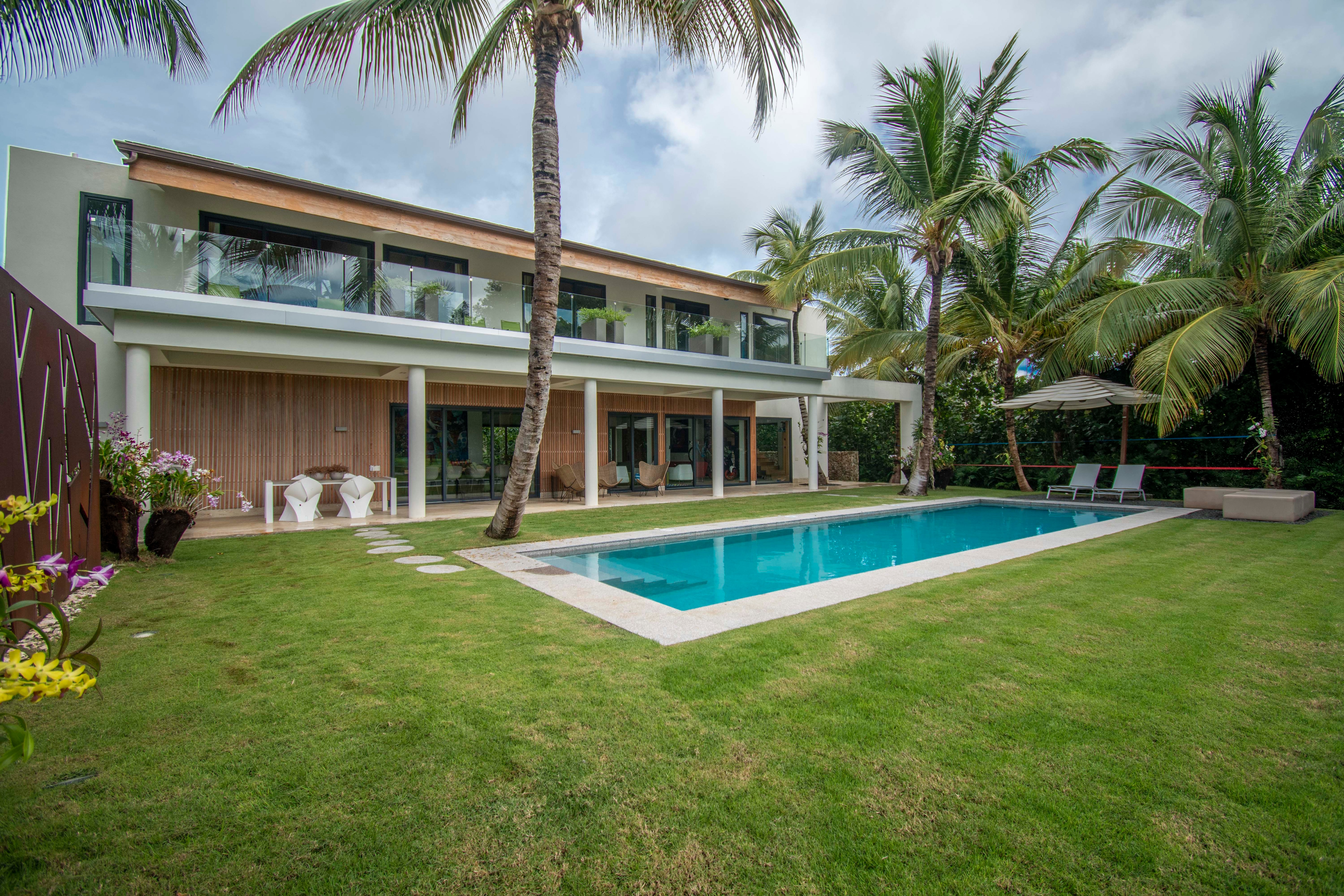 Property Image 1 - Spacious Colorful Villa with Big Garden and Swimming Pool