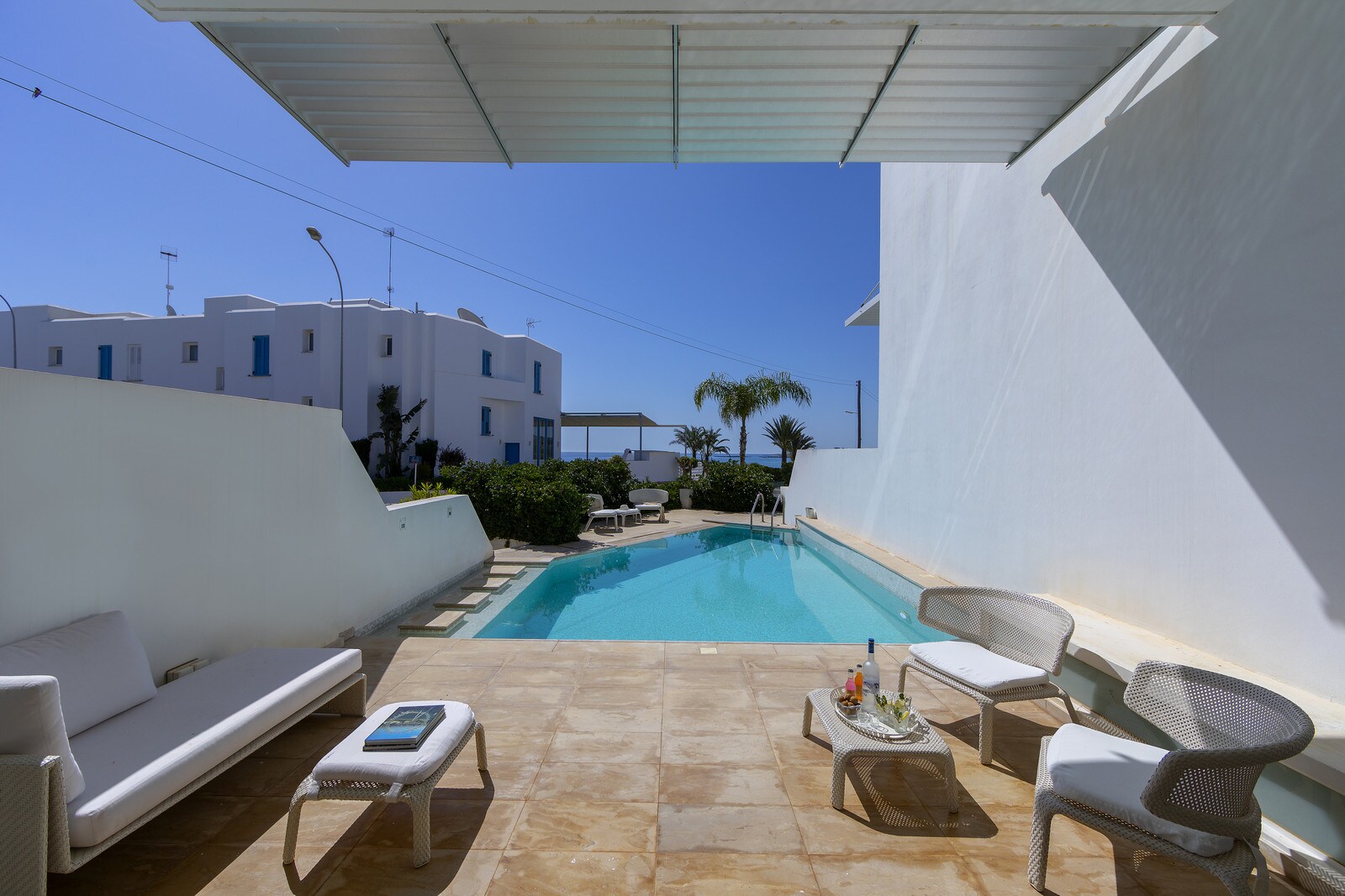 Property Image 2 - Bright Beachfront Villa with Magnificent Water Views