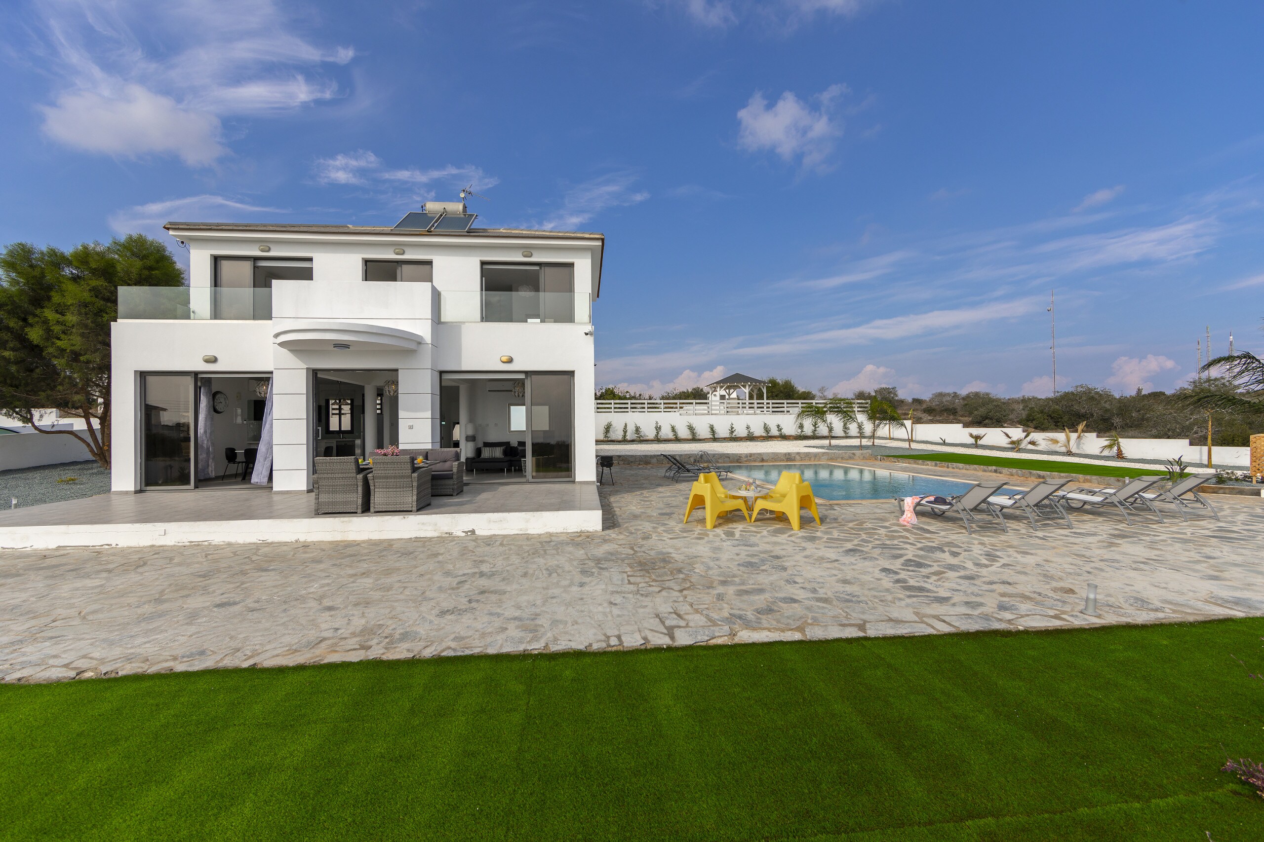 Property Image 2 - Grand Vacation Seafront Villa with Vast Pool and Garden