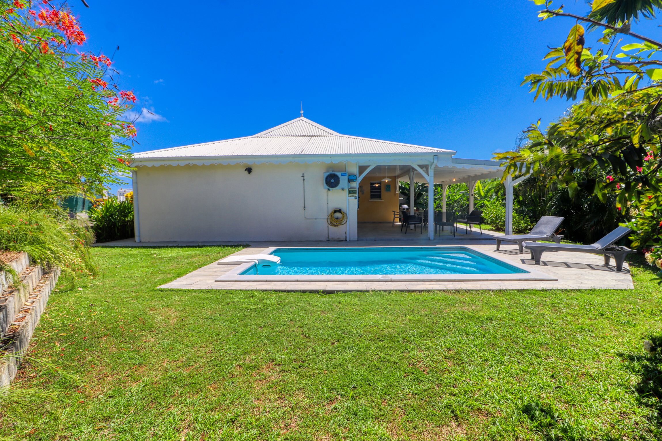 Property Image 2 - Cozy Villa with Pool and Close to the Beach
