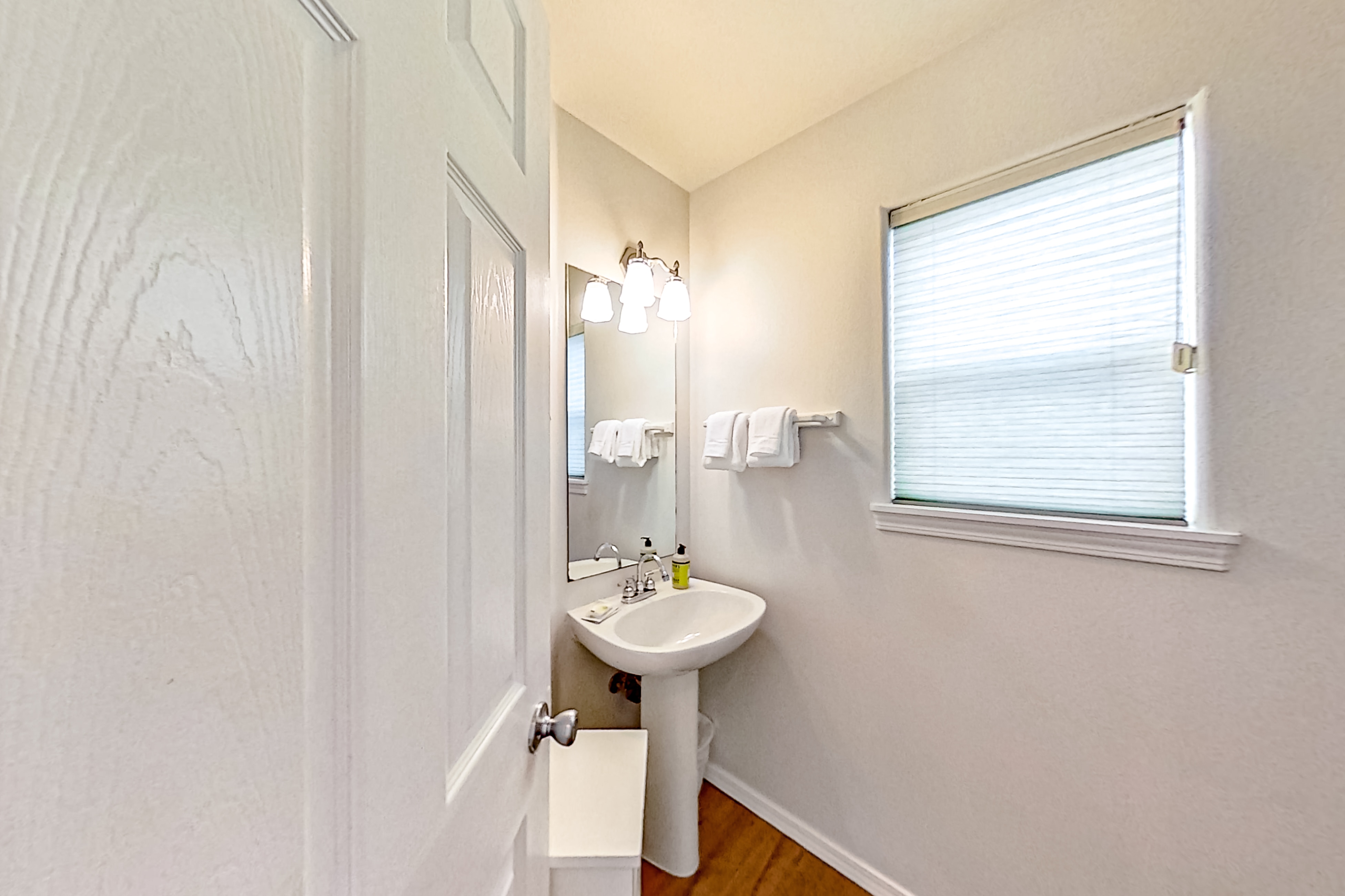 Two-Story Dog-Friendly Oceanfront Home w/Free WiFi & Gas Fireplace