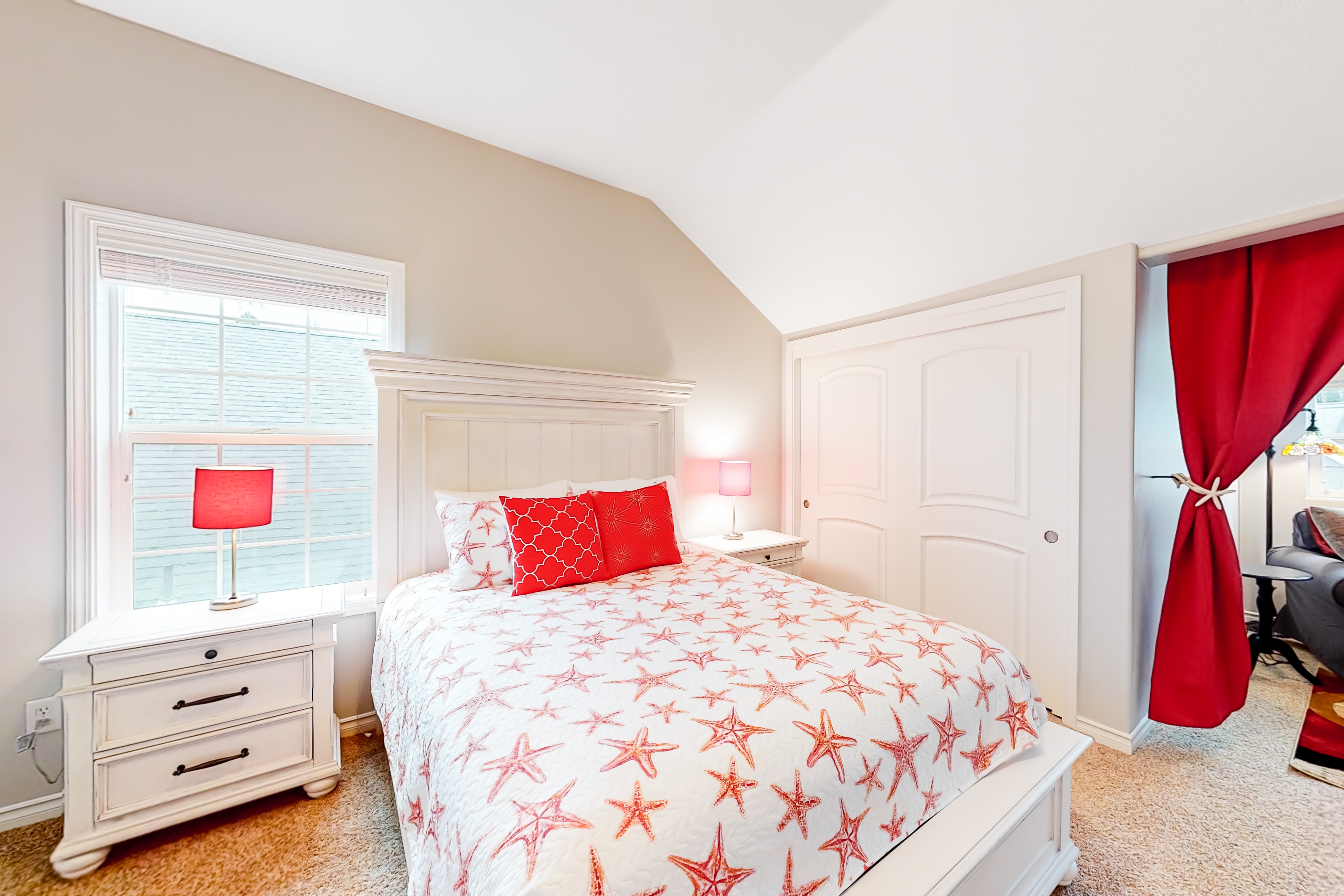 Creekside Home 5 Blocks from the Beach w/ Fireplace, Deck, Firepit, Fast WiFi