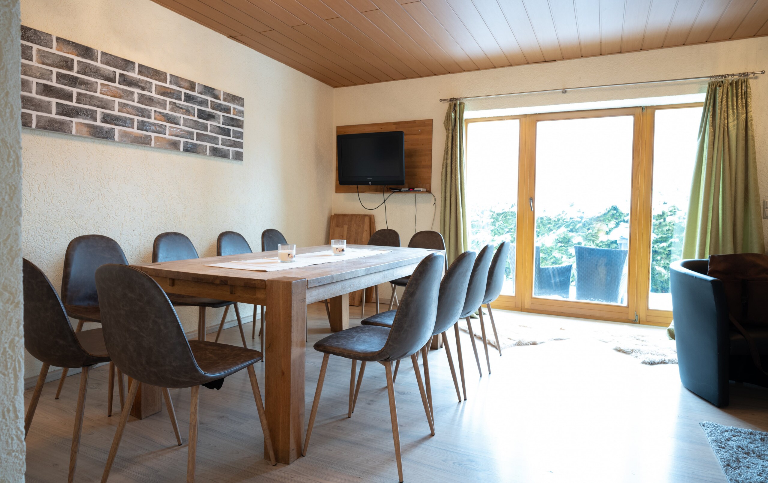 Property Image 1 - Cosy Lodge with Pristine Views of the Mountain and Lake