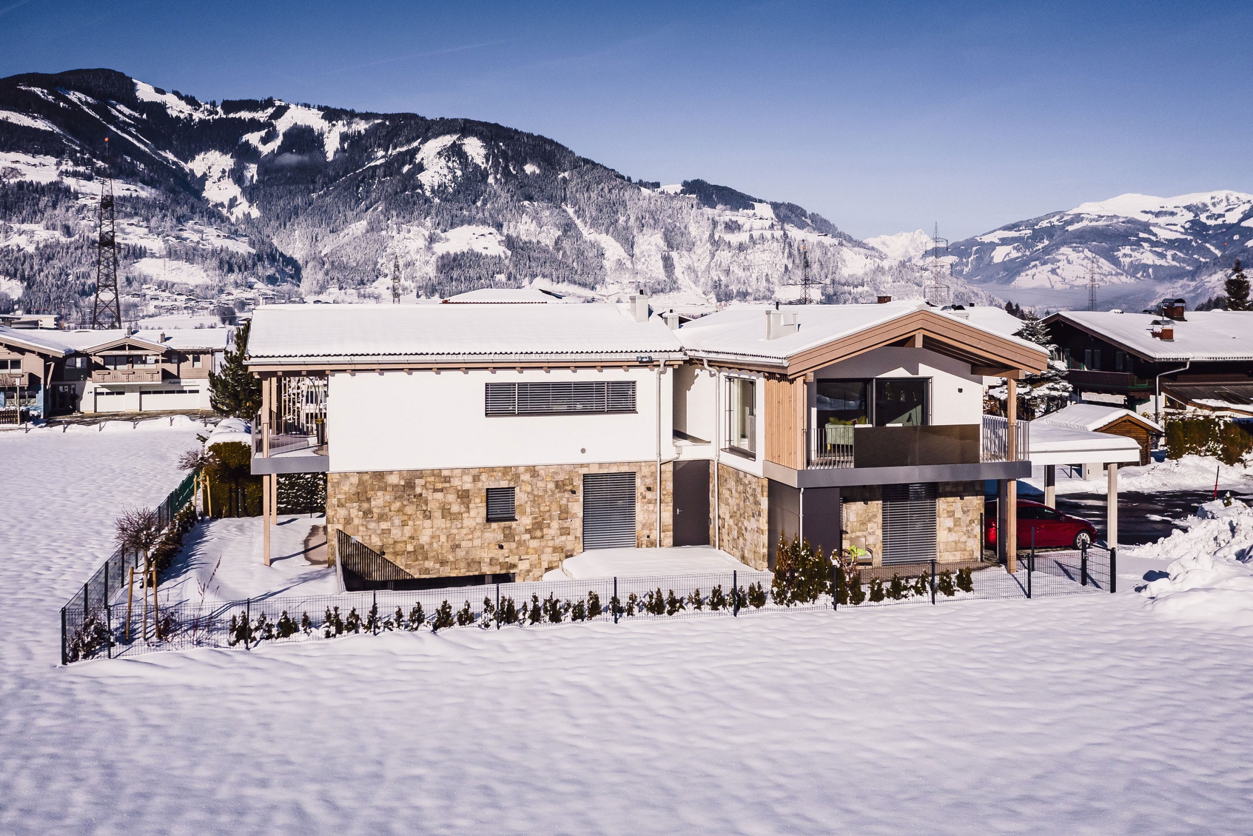 Property Image 1 - Modern Chalet with Balcony at the foot of the Ski Slope