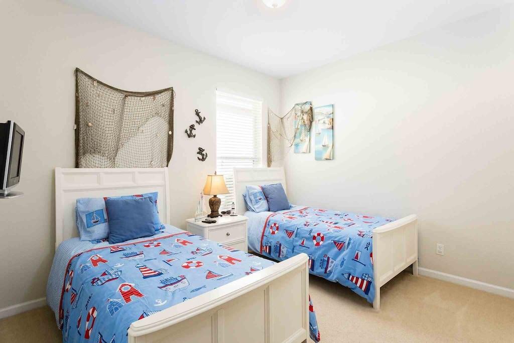 Adorable nautical themed 2 x twin bedroom