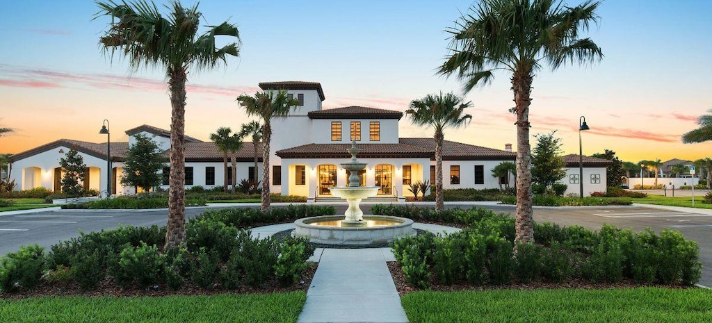 Incredible Windsor at Westside Amenities Included with Booking! See Full List of Amenities in Description