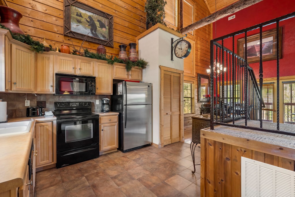 Full Kitchen, Stairs to the Loft