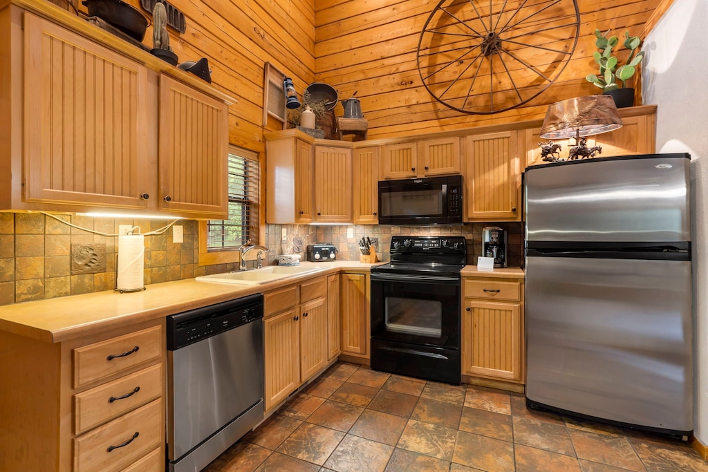 Full Kitchen with Major Appliances