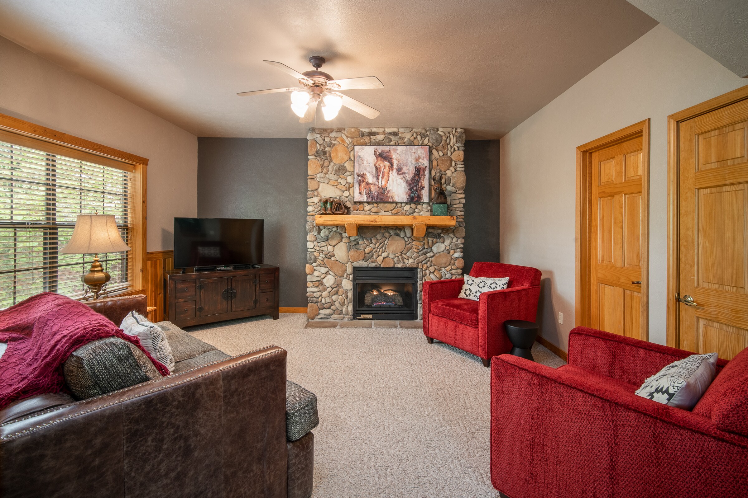 Cozy Gas Fireplace, Spacious living room, Smart TV