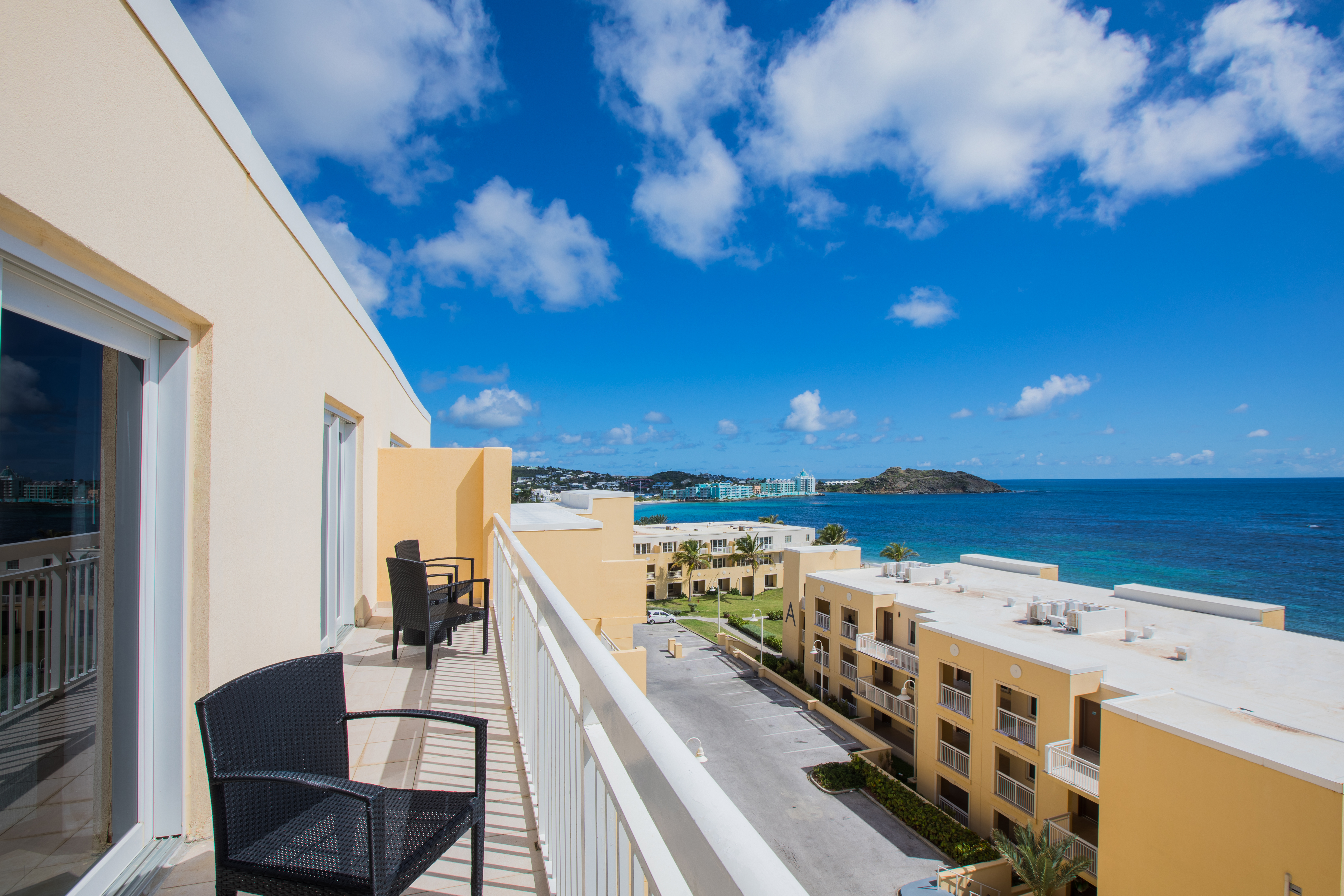 Property Image 1 - Beautiful 3 bedroom condo unit with access to infinity pool and fitness room