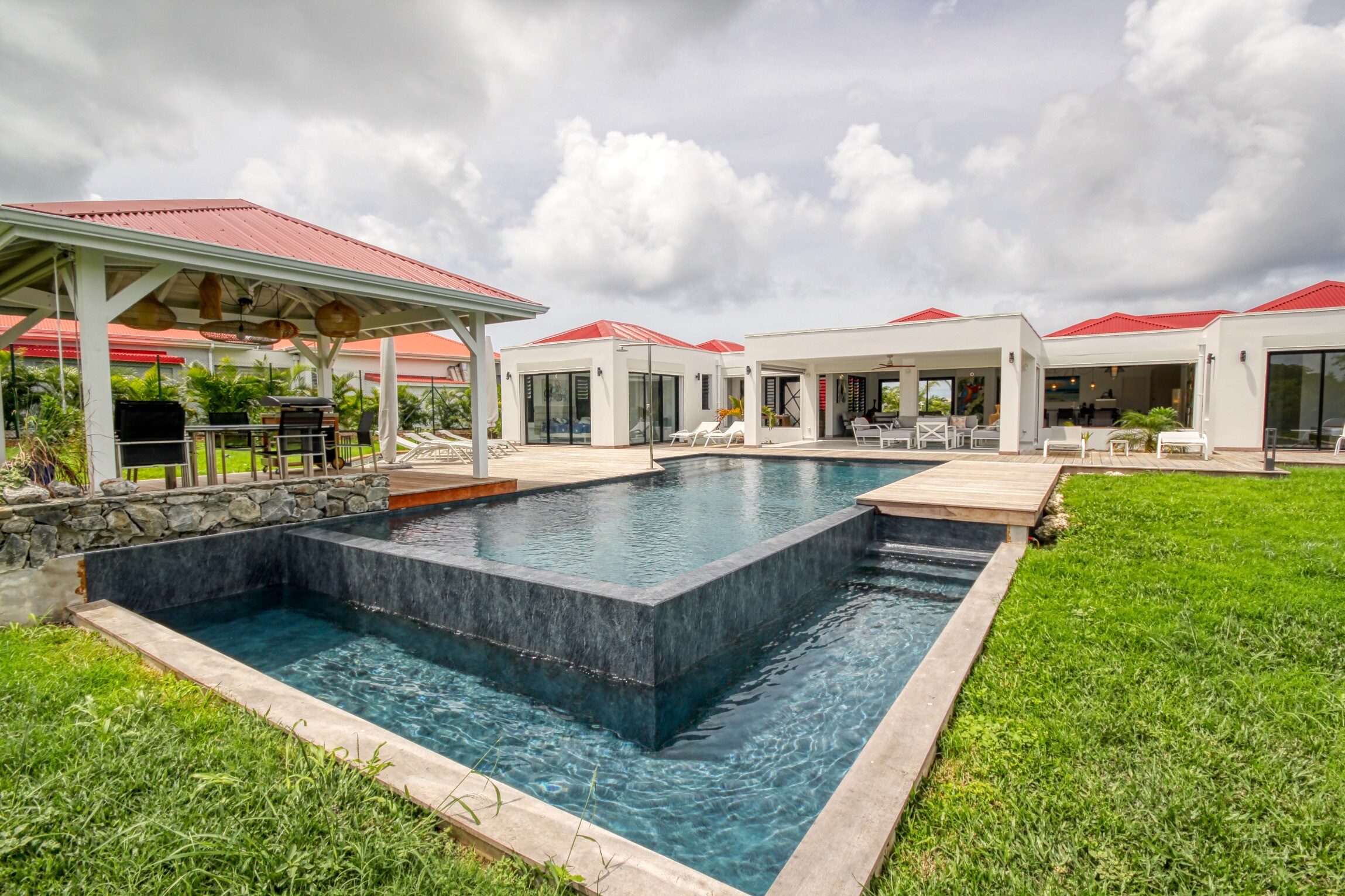 Property Image 1 - Modern and tropical villa, close to the town and marina