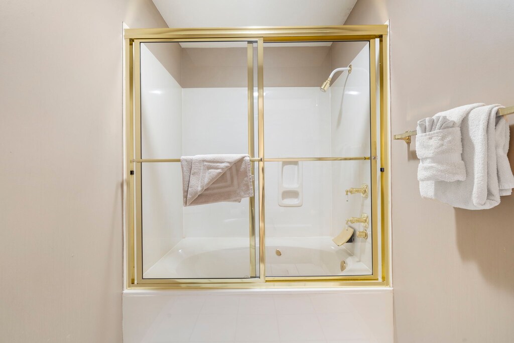 Master Bathroom - Jetted Tub