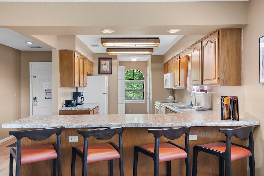 Fully Equipped Kitchen, Extra Seating at the Kitchen Bar