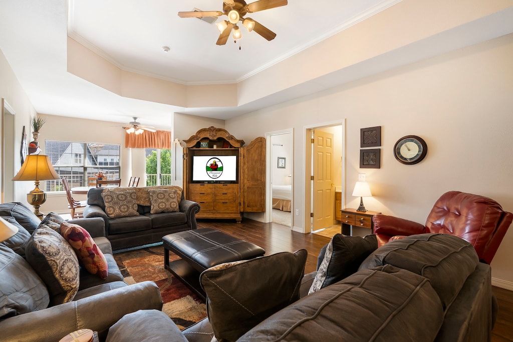 Living Room with Cable TV/DVD and Flat Screen TV