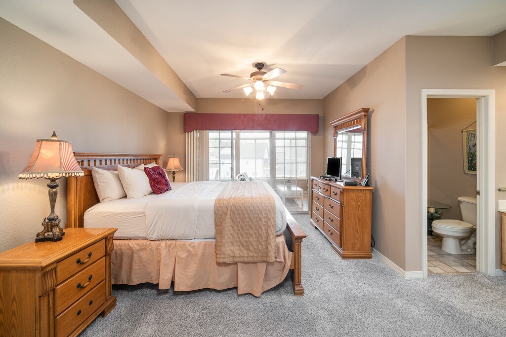 Master Bedroom - King Bed, Sunroom Access, Cable TV, Private Bathroom