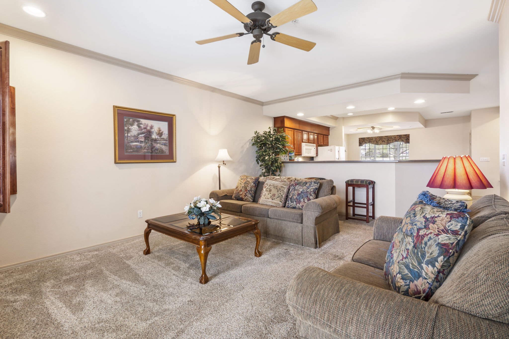 Open Floor plan from Living Room to Kitchen Open Floor plan from Living Room to Kitchen