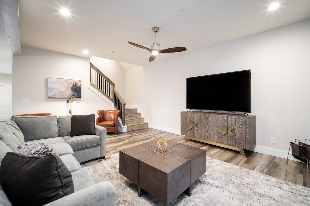 Spacious, Comfortable Great Room with Cable TV, Sleeper Sofa, Gas Fireplace, and Balcony Access - Main Level