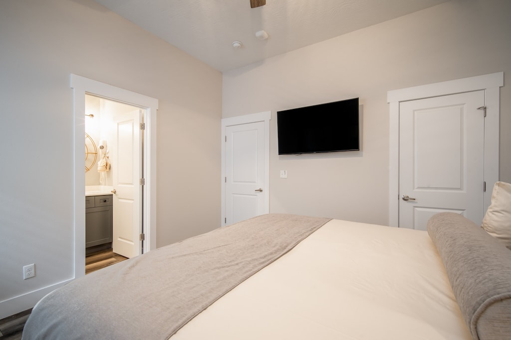 Downstairs Bedroom Two - Cable TV, Private Bathroom