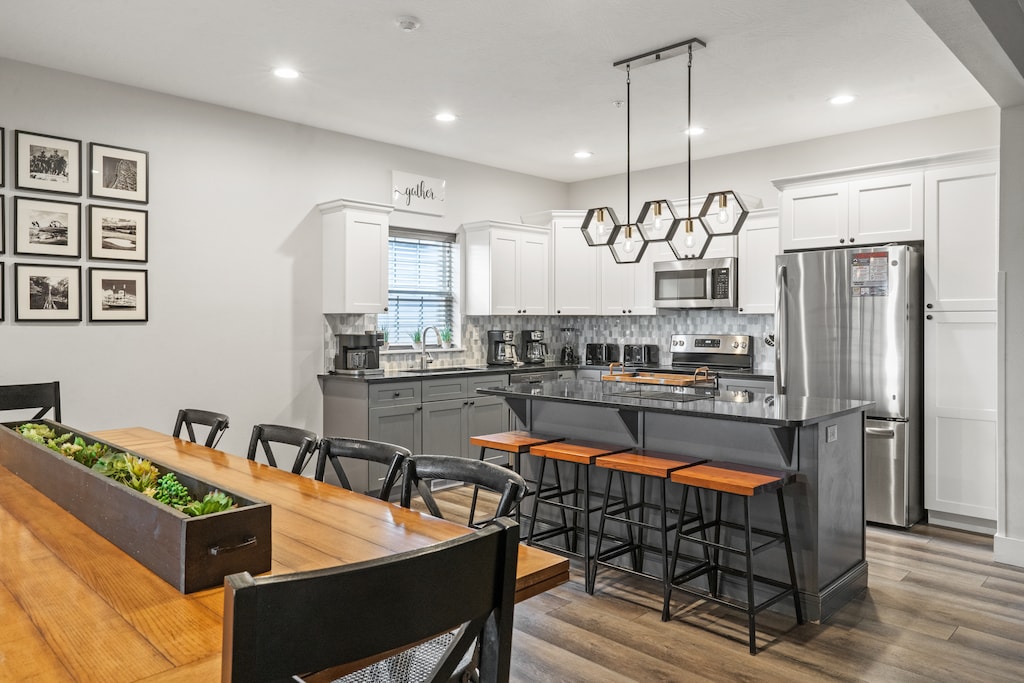 Dining/Kitchen