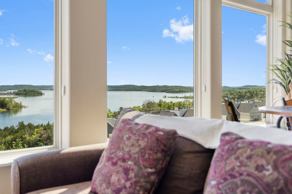 All-Season Sunroom with a Beautiful View of Table Rock Lake