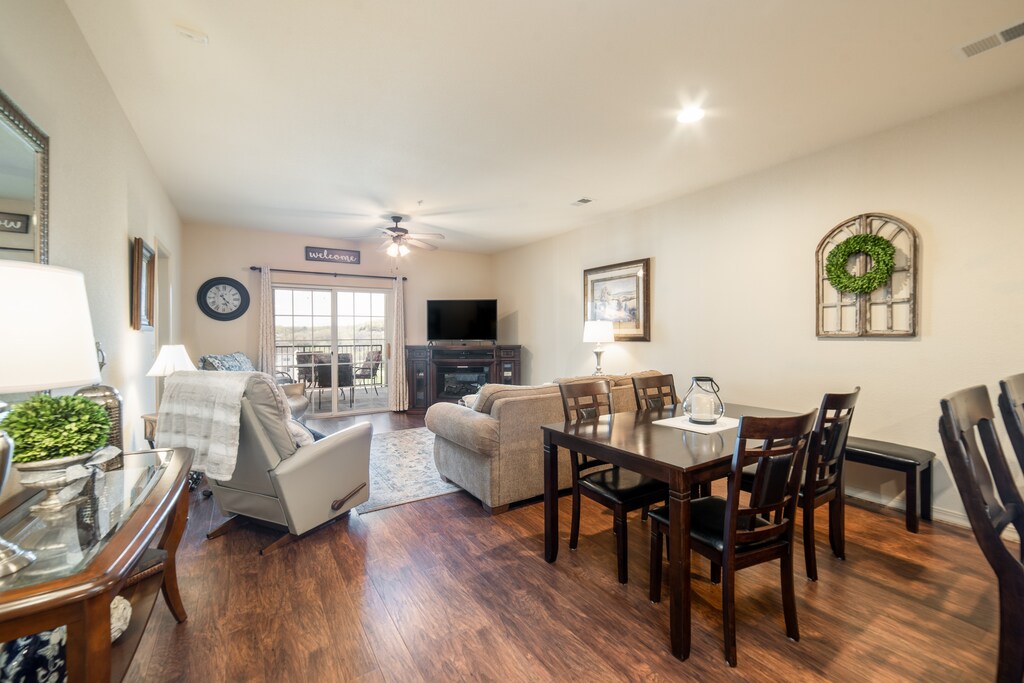 Open Living Area - Dining Table for Four