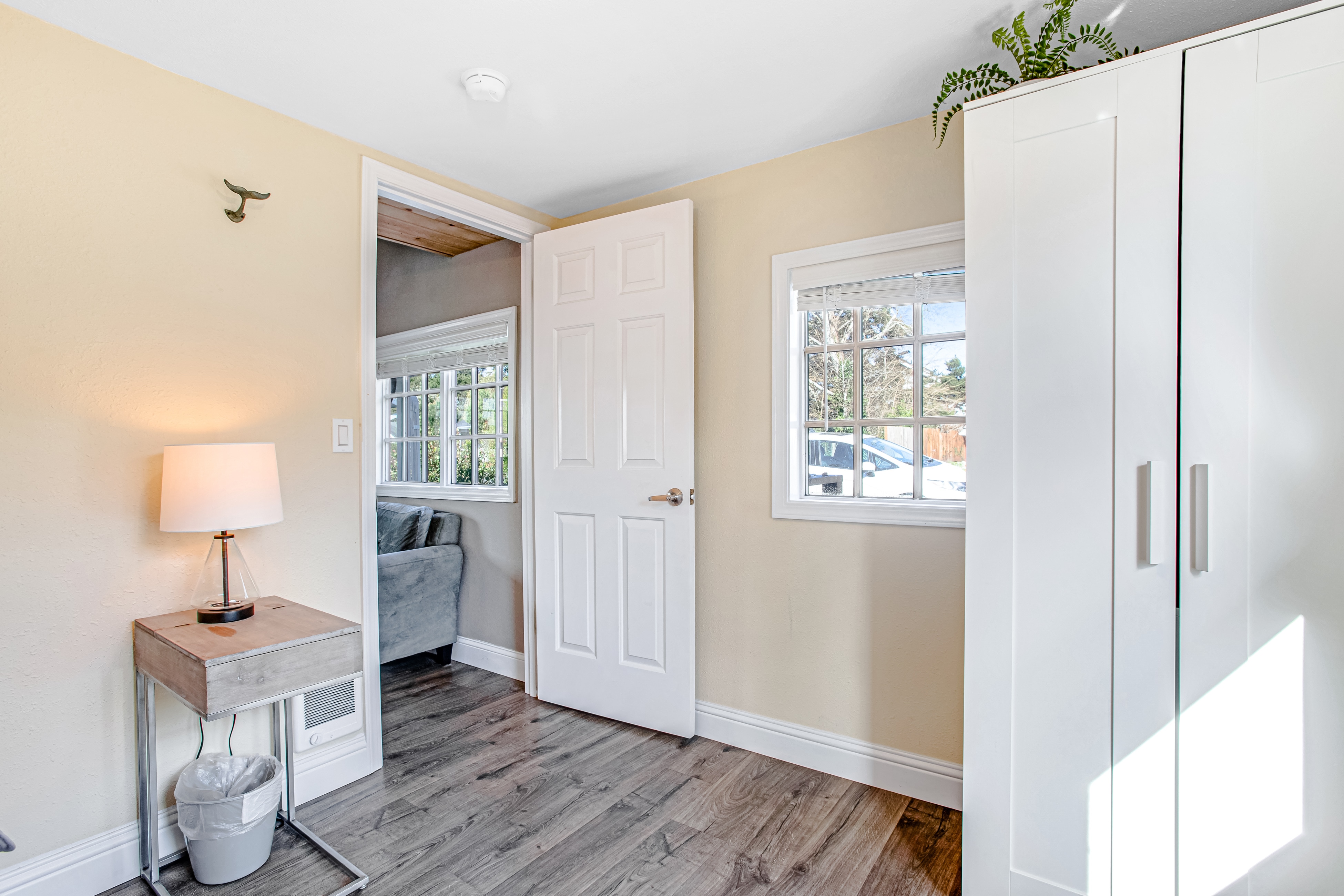 Adorable, dog-friendly hideaway w/ free WiFi, private washer/dryer, & firepit