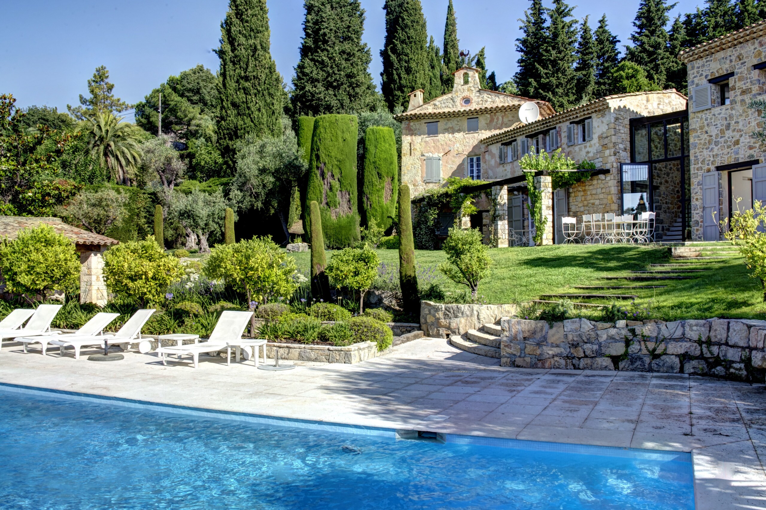Property Image 1 - Exceptional property with 6 bedrooms, heated pool and tennis court surrounded by ancient olive grove