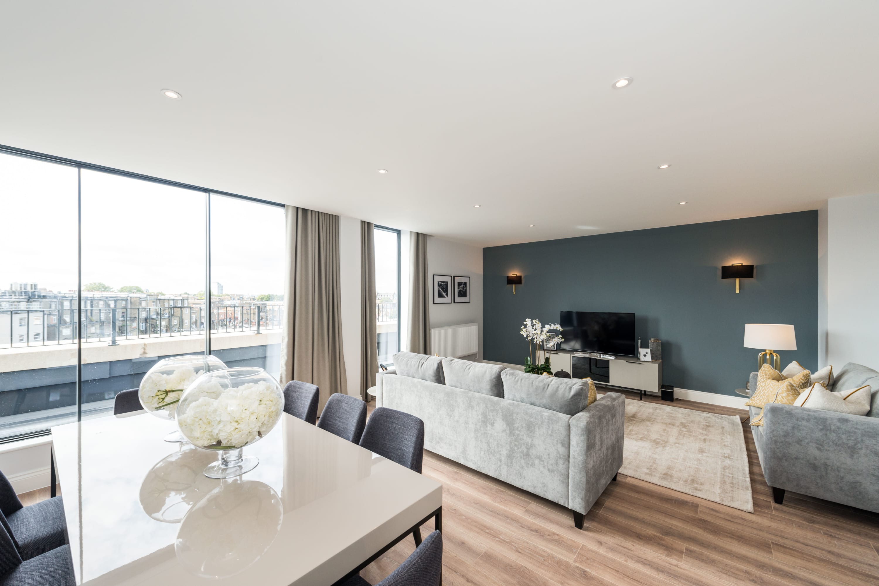 Property Image 1 - Stunning 4 Bedroom Duplex Apartment in Earls Court with Terrace
