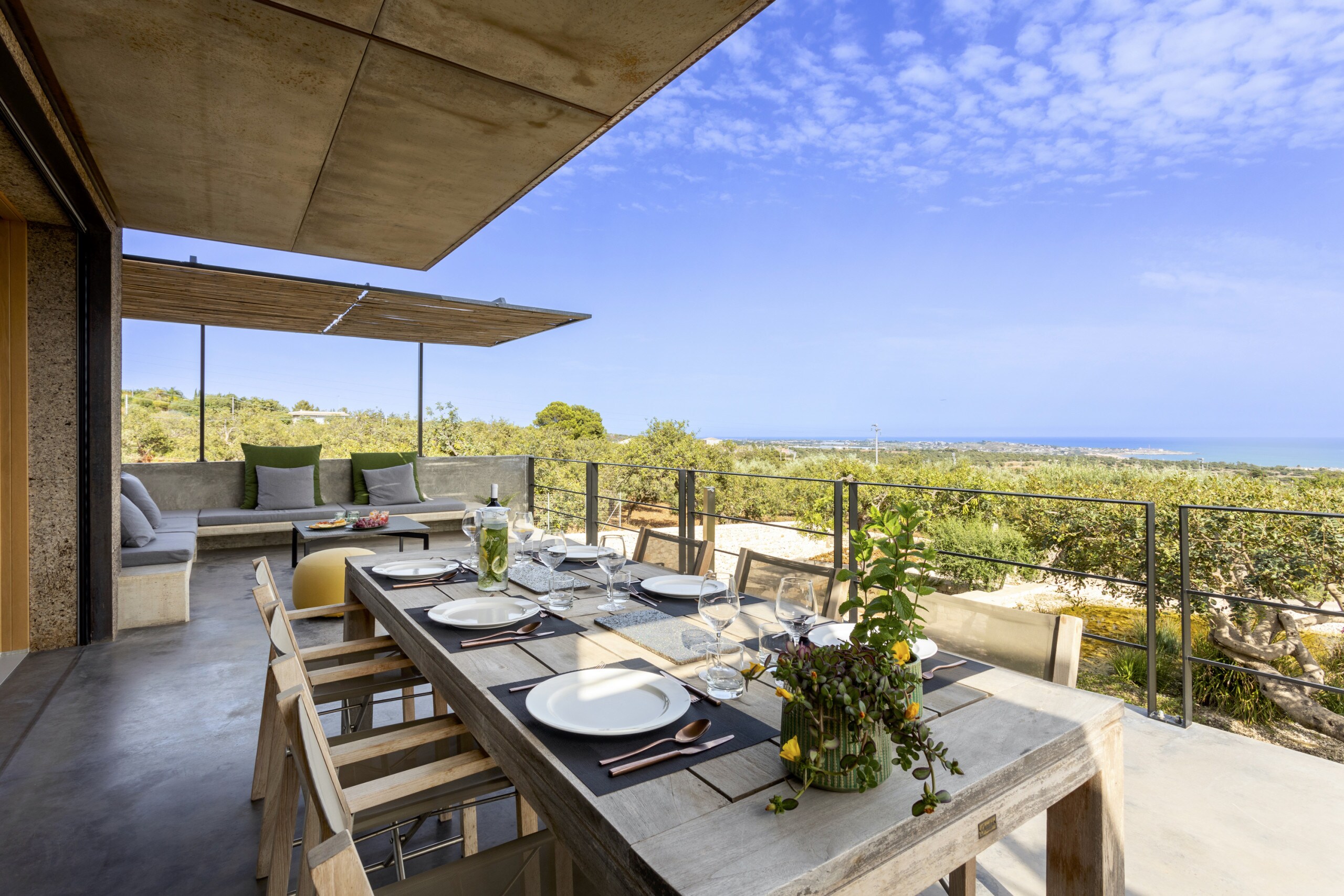 Property Image 2 - Exclusive Dignified Villa with Breathtaking Sea Views